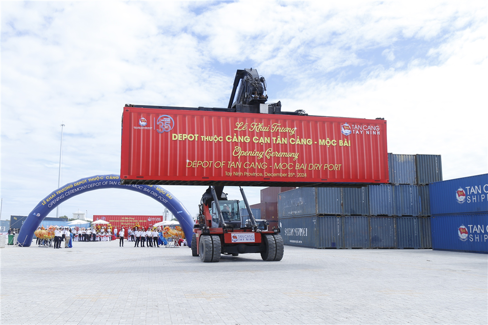 Container đầu tiên được thông qua Depot Tân cảng Mộc Bài